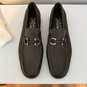 Salvatore Ferragamo Men's Brown Loafers, Gancini Buckle